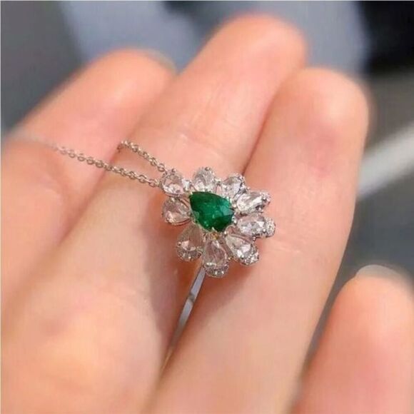 The Emerald Passion pendant in 925 and cubic zirconia - Picture 7 of 12